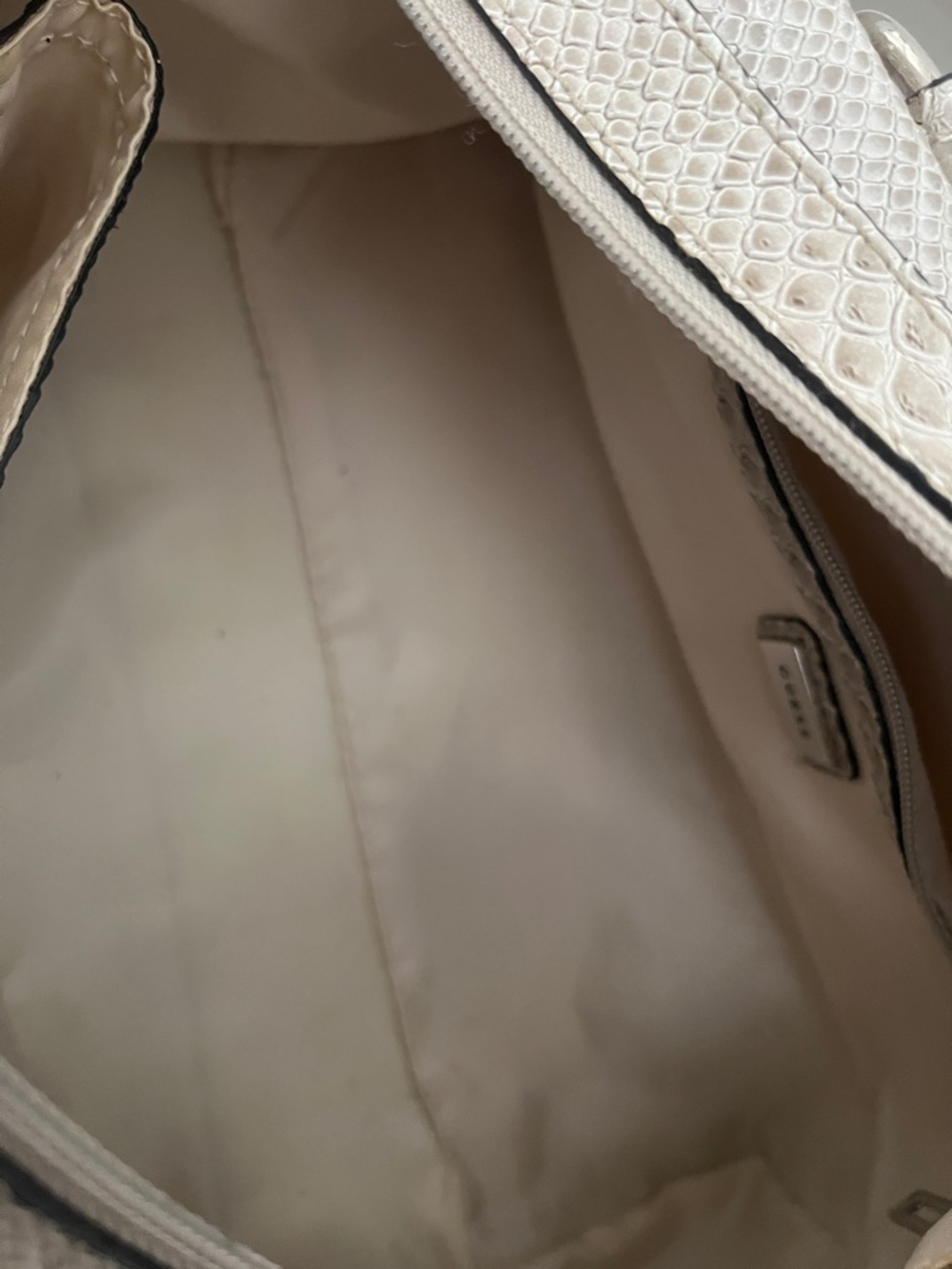 Y2K GUESS Cream Snake-Embossed Barrel Satchel with Top Handles - Picture 6 of 6